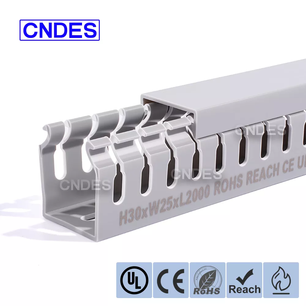 30×25 PVC zaščitni kanal za žice z režami